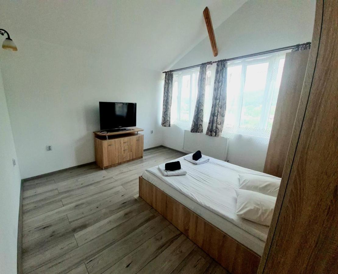 Casa Ostrov Hotell Călimăneşti Exteriör bild