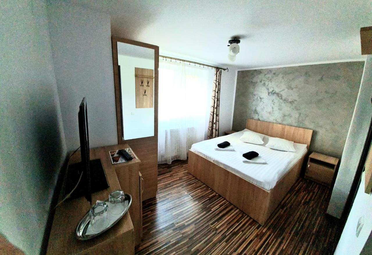 Casa Ostrov Hotell Călimăneşti Exteriör bild